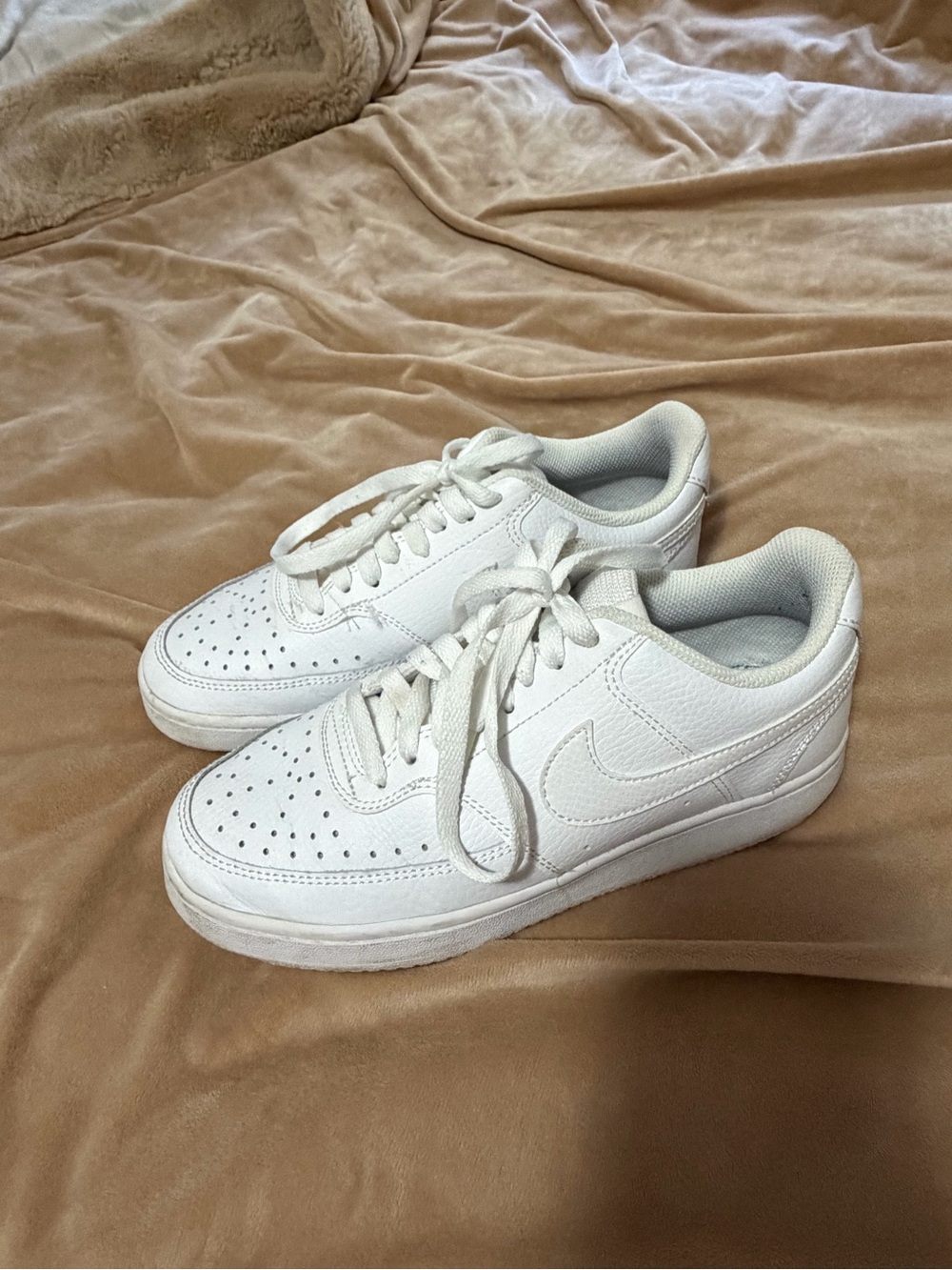 Nike White Low-Top Leather Sneakers Women’s 7 - Picture 1 of 5